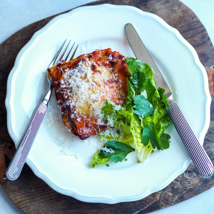 Classic Beef Lasagne - by Che Cosa - HomeCooks