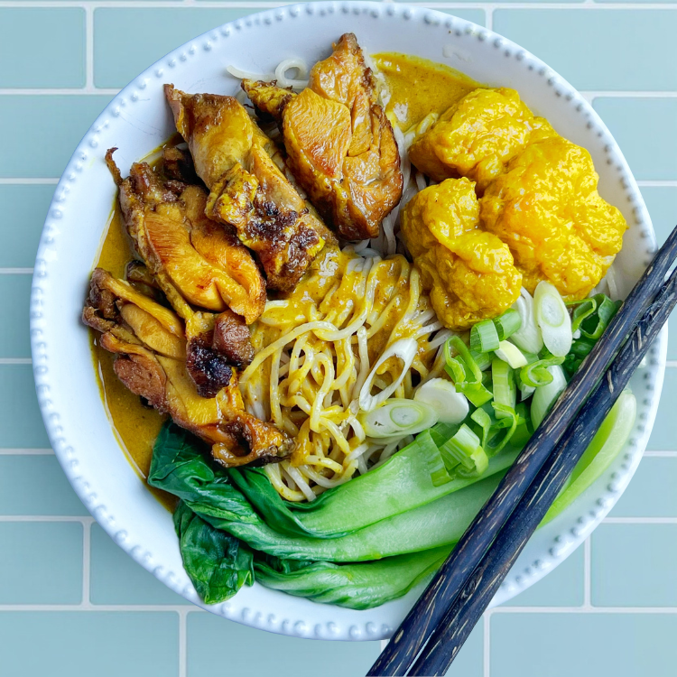 Hong Kong Curry Noodles with Chicken