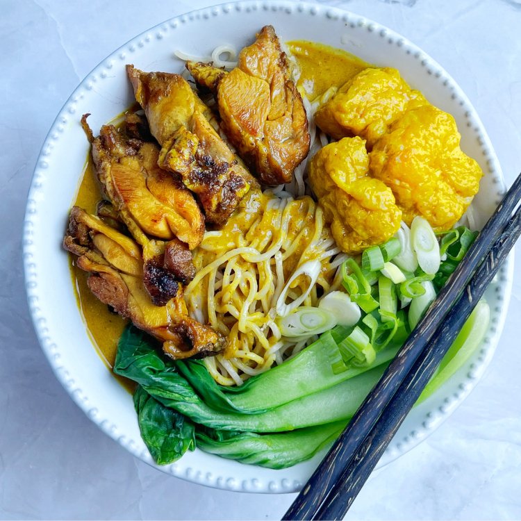 Hong Kong Curry Noodles with Chicken - by Sen Noods - HomeCooks